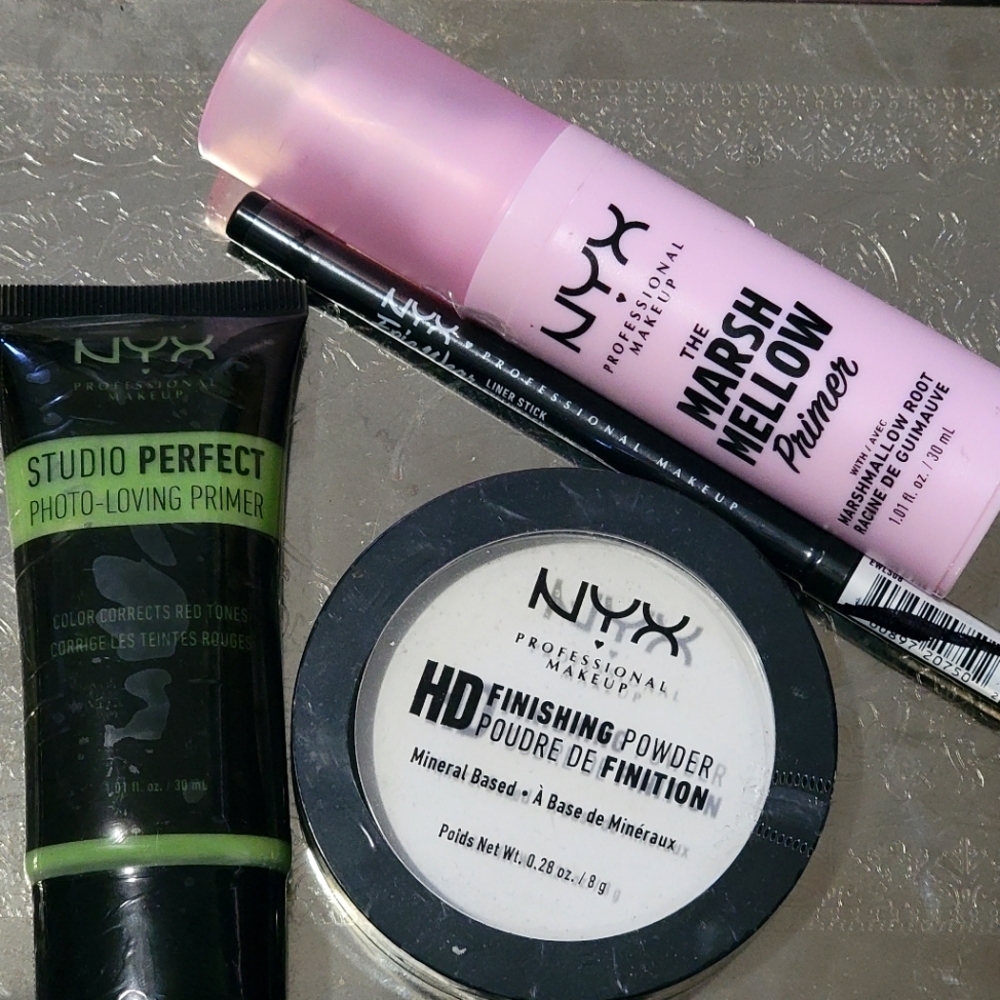 NYX Makeup Set + Free Gift with purchase!